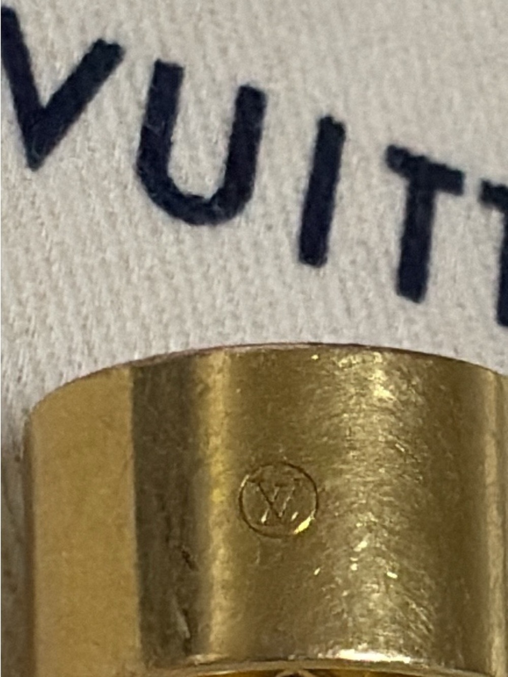 Louis Vuitton⭐️Essential V Ring M two tone W/ LV duster*M61085*EUC-US Size6-6.5 - Picture 7 of 9